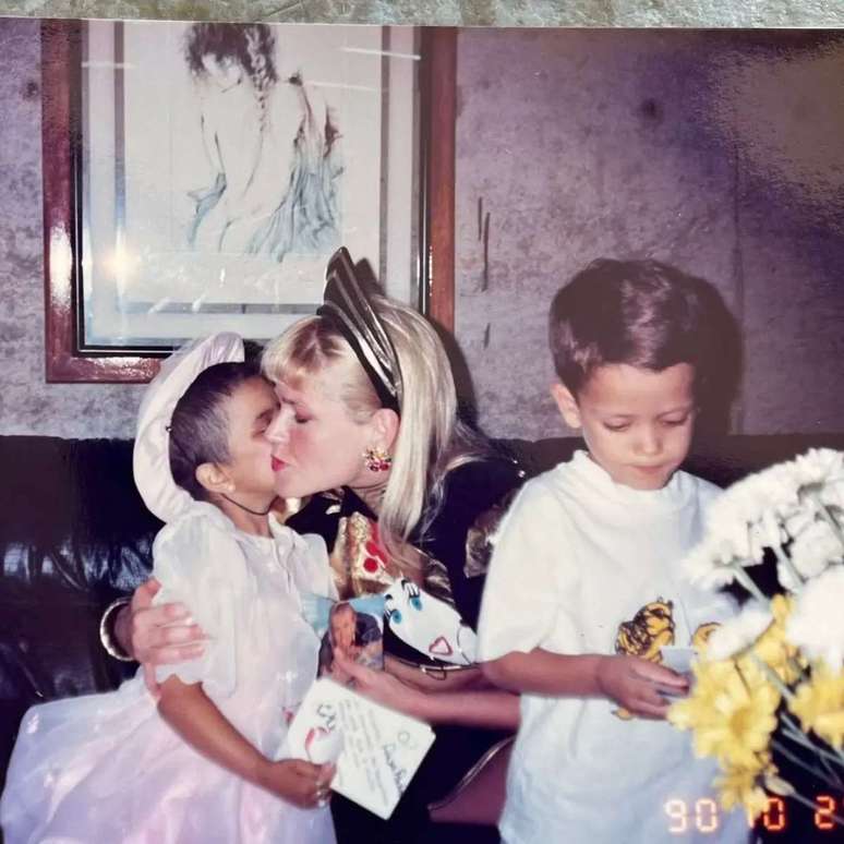 Veja as fotos raras que Xuxa mandou fã deletar –