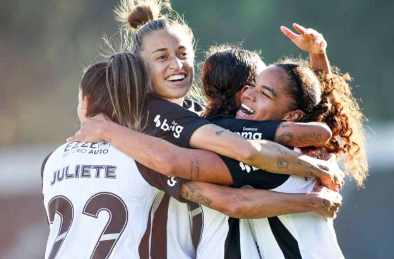 Corinthians comemora pela Copa do Brasil Feminina &ndash;