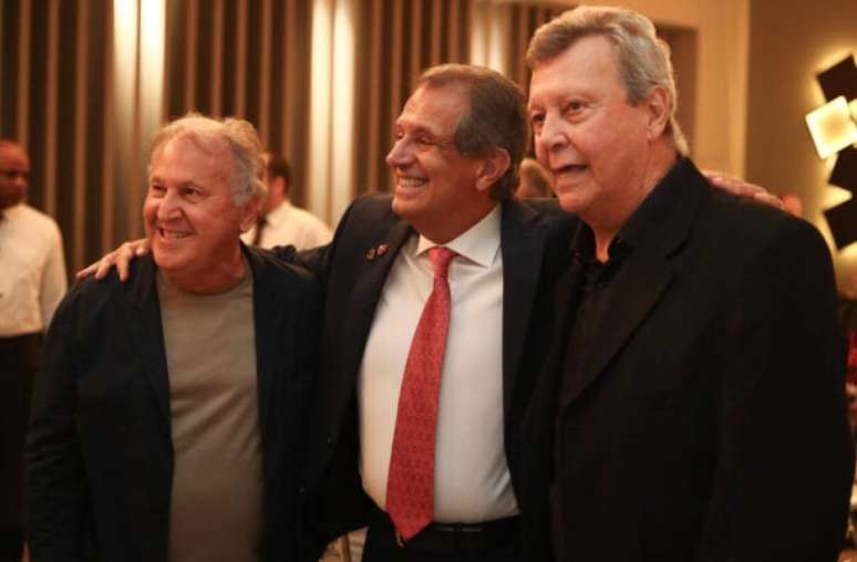 Fotos: Gilvan de Souza/Flamengo - Legenda: Zico e Raul Plasmann na posse do presidente do Flamengo