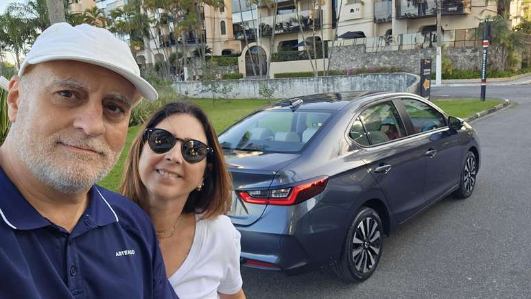 Sergio Quintanilha e Cris Prado com o Honda City Sedan Touring