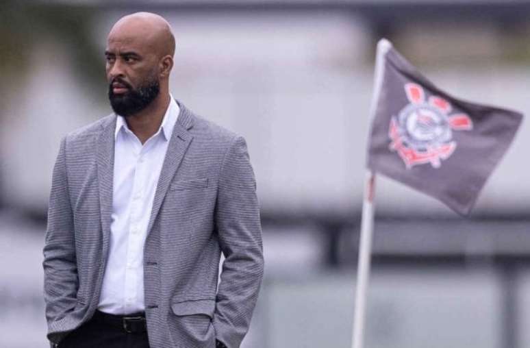 Fabinho Soldado e outros funcionários do Corinthians acabaram sendo advertidos pelo STJD –