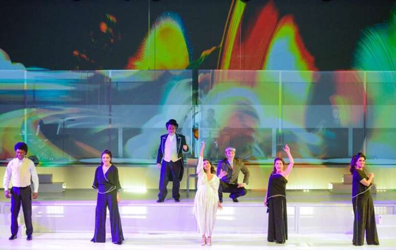 'Norma Bengell, O Brasil em Revista': Al&eacute;m de Amanda Acosta, o elenco tem ainda por Let&iacute;cia Coura, Luciana Carnieli, Luciana Ramanzini, Andr&eacute; Hendges, Mauricio Xavier e Paulo de Pontes