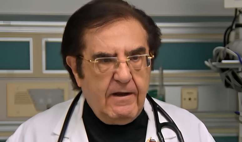 Quem é a voz de Dr. Now, de 'Quilos Mortais'? Dublador do icônico médico tem coincidência impressionante com o especialista.