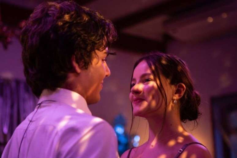 “Fazendo Meu Filme” conta a história de uma jovem apaixonada por cinema, que aprende a lidar com os conflitos internos da vida adulta ao se apaixonar 