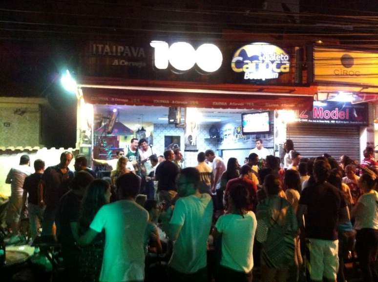 Bar Dialeto Carioca, que Rafael abriu em 2011 em Duque de Caxias e onde teve a ideia de produzir totens de recarga de celular.