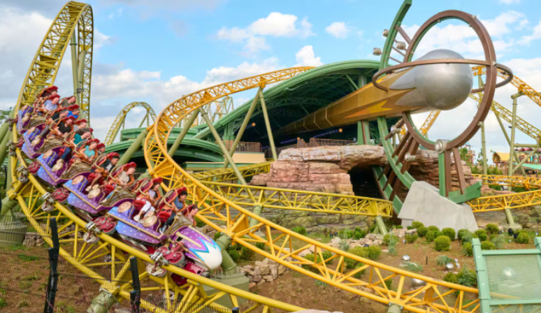 Homem morre após passeio em montanha-russa de parque na Flórida
