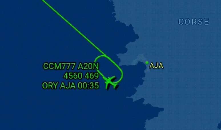 Controlador de tr&aacute;fego a&eacute;reo tira soneca em plant&atilde;o e deixa voo 'preso' no ar na Fran&ccedil;a