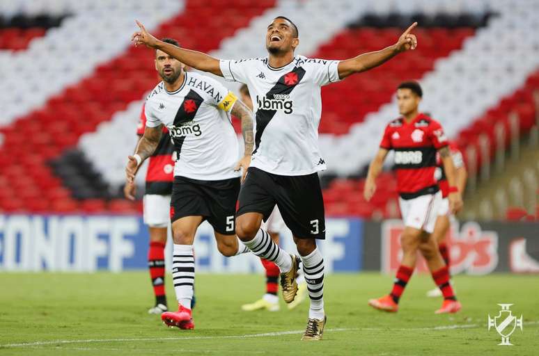 L&eacute;o Matos comemora gol do Vasco contra o Flamengo, em 2021 &ndash;