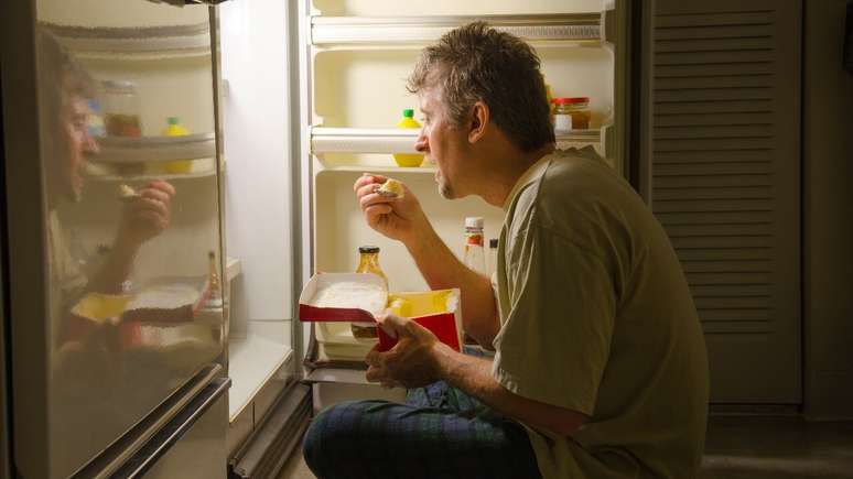Nutritionist comments 7 foods that help sleep better