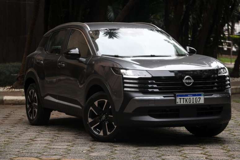 Frente do Novo Kicks &eacute; alta e tem estilo pr&oacute;prio e diferente de qualquer outro Nissan