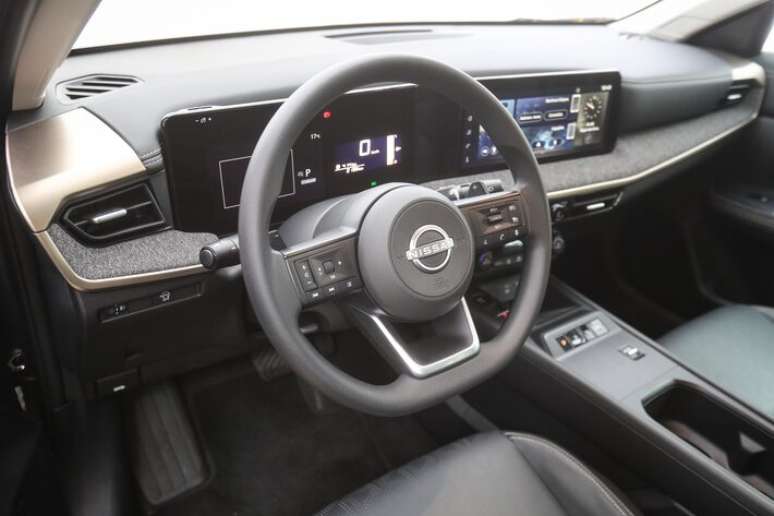 Painel do Kicks une duas telas Full HD em uma pe&ccedil;a &uacute;nica no topo