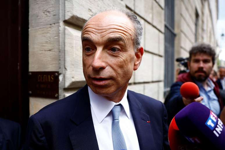 O ex-presidente do LR, Jean-Fran&ccedil;ois Cop&eacute;, diz que 'os fundamentos da economia francesa permanecem s&oacute;lidos'