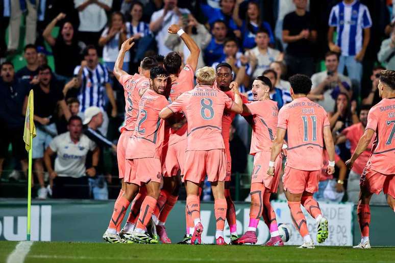 The portists celebrate the goal of Pablo Rosario, the first in triumph 3-0 on Rio Avenue.