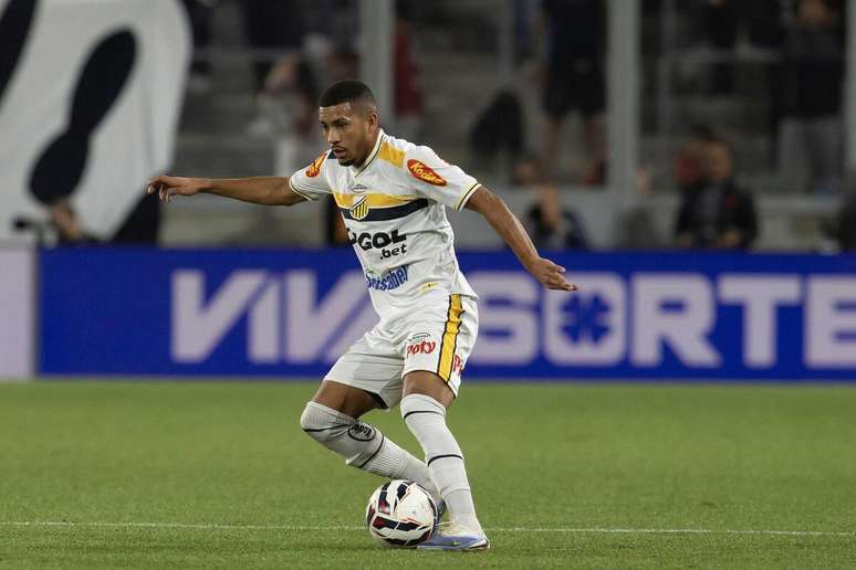 Léo Tocantins (Novorizontino) durante jogo contra o Athletico-PR, no dia 30.08.2025 