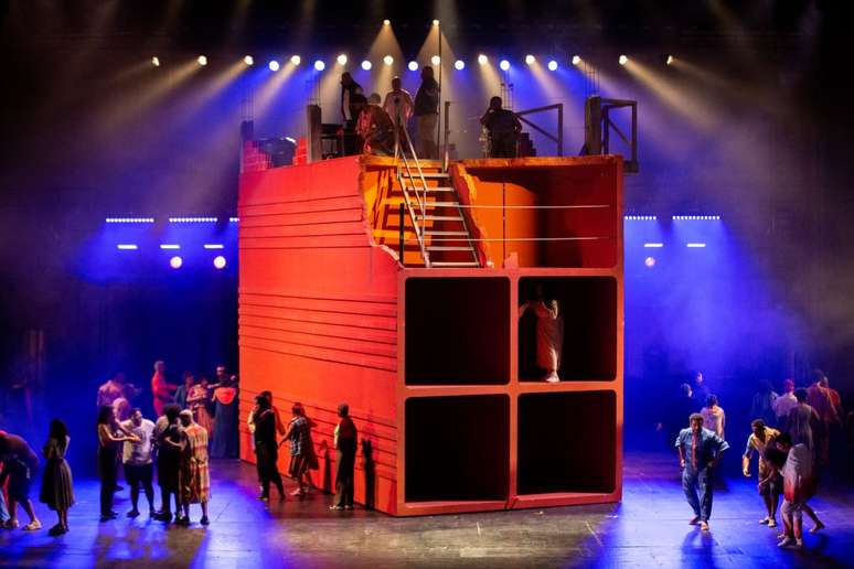 A ideia central do cenário é um tijolão, que reproduz visual clássico das quebradas com a cor da periferia sem reboco.