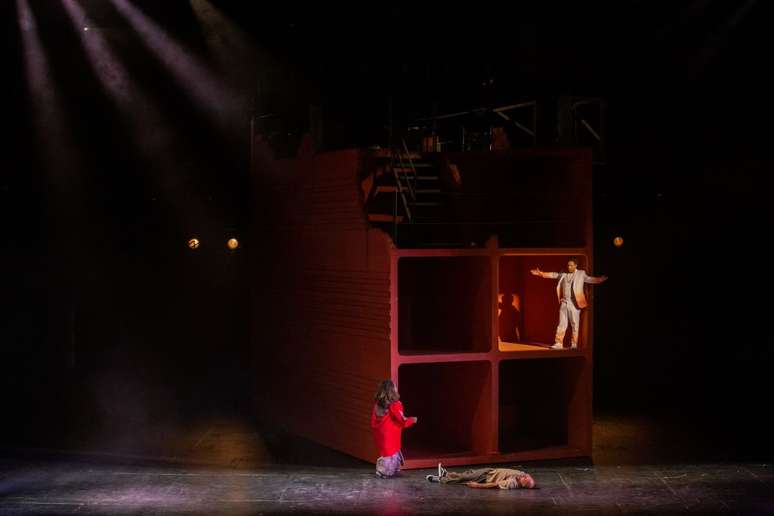 Não é sempre que uma moto divide o palco do Theatro Municipal de São Paulo com a Orquestra Sinfônica Municipal, o Coral Paulistano e o Coro Lírico Municipal.