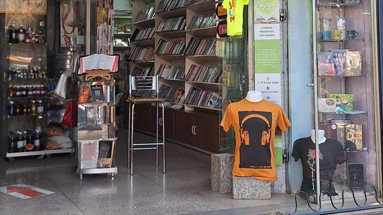 &Aacute;gape Livraria possui 500 tipos de B&iacute;blias de estudo, al&eacute;m de 3 mil livros de literatura crist&atilde; e obras infantis