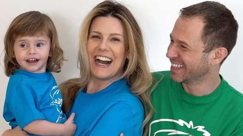 Tiago Leifert e Daiana Garbin relatam luta da filha Lua contra câncer ocular