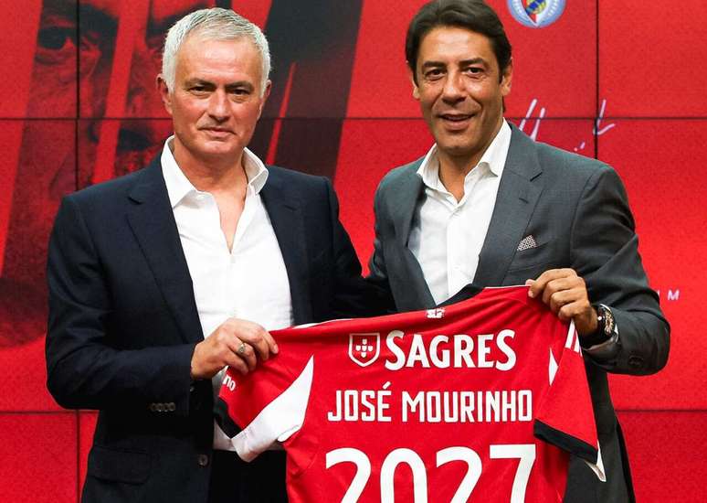 Mourinho had his presentation and already makes his debut at Benfica -