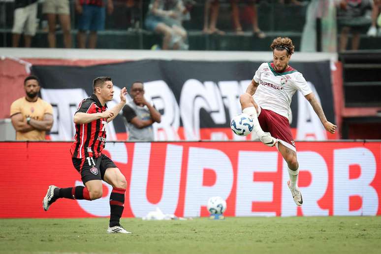 Fluminense bate o Vit&oacute;ria e volta a vencer ap&oacute;s 3 rodadas no Brasileir&atilde;o -