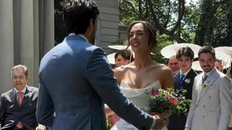 Genro de Faustão, Julinho Casares se emociona ao receber Lara Silva no altar