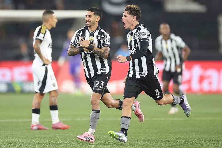 Com um jogador a menos, Botafogo vence o Atl&eacute;tico-MG e dorme no G4 do Brasileir&atilde;o&nbsp;&ndash; Vitor Silva/Botafogo.