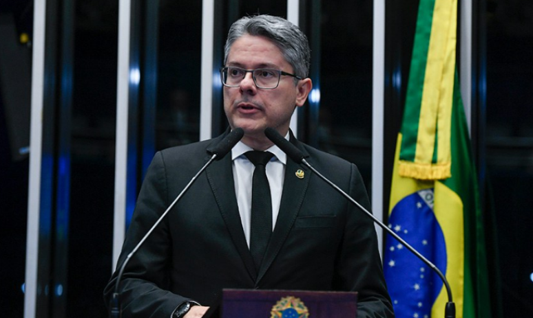 O senador Alessandro Vieira (MDB-SE), relator da PEC da Blindagem