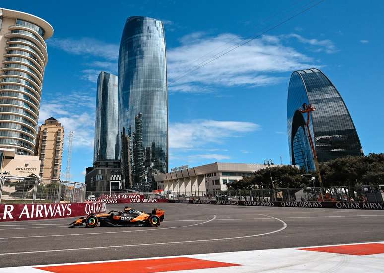 McLaren durante sessão de treino livre em Baku no Azerbaijão