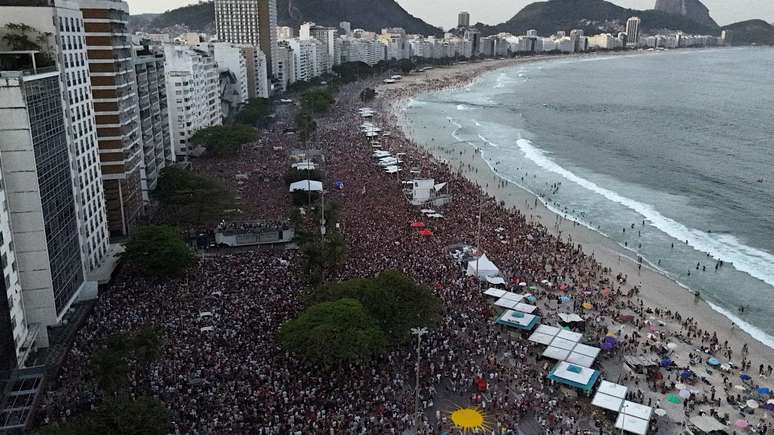 No Rio, manifesta&ccedil;&atilde;o foi na orla da praia de Copacabana