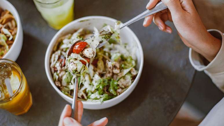 Coração saudável: confira dicas de hábitos alimentares que podem prevenir doenças cardíacas e garantir longevidade