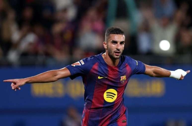 Judit Cartiel/Getty Images - Legenda: Ferran Torres marcou duas vezes na vitória do Barcelona