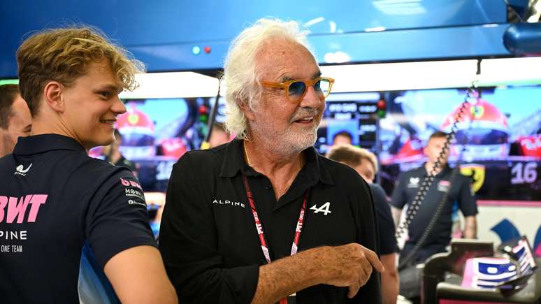 Flavio Briatore e Paul Aron no box da Alpine 