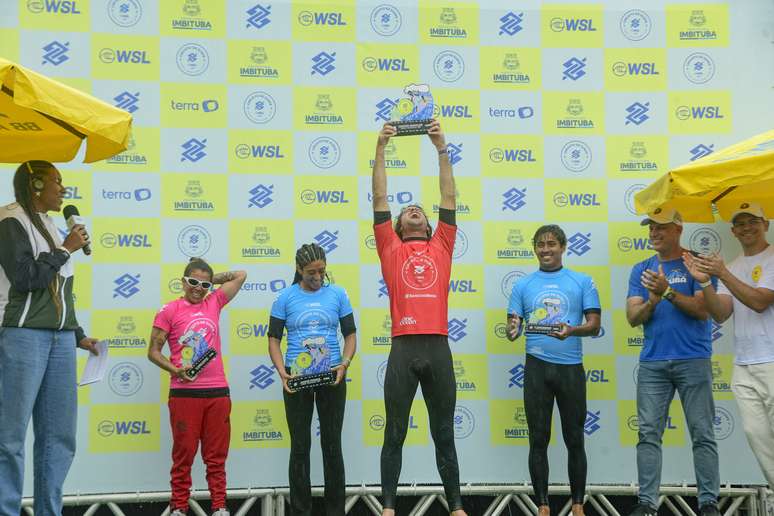 Conheça Matheus Navarro, campeão da 3ª etapa do Circuito Banco do Brasil de Surfe 2025 na Praia da VIla, em Imbituba (SC)