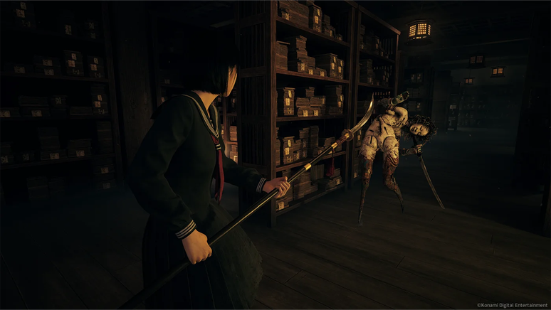  Hinako pode usar armas improvisadas que possuem durabilidade limitada