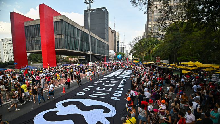 Em S&atilde;o Paulo, o p&uacute;blico est&aacute; aglomerado em frente ao Masp, na Avenida Paulista. O ato come&ccedil;ou &agrave;s 14h