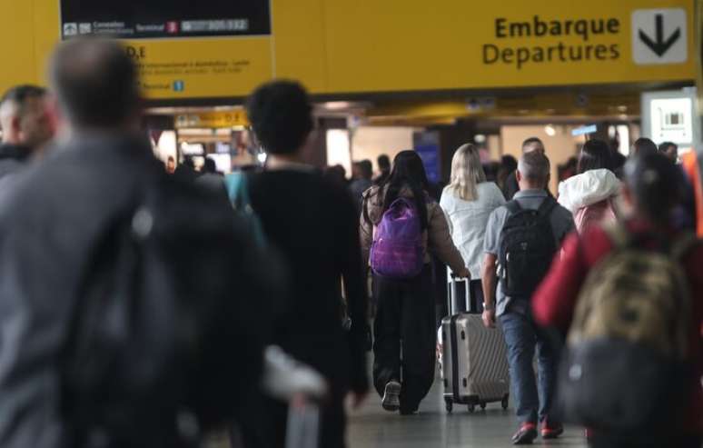 The rain and the winds in SP cause delays and flight cancellations to Guarulhos airport