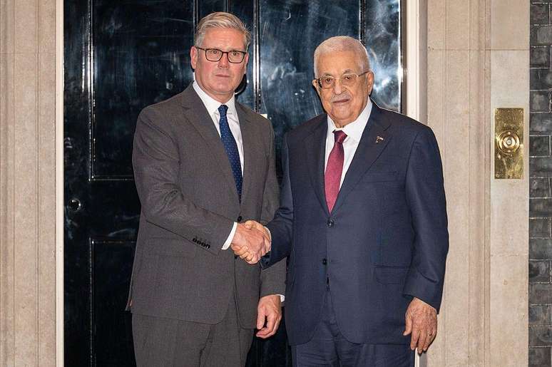 O primeiro-ministro Keir Starmer recebe o presidente da Autoridade Palestina, Mahmoud Abbas