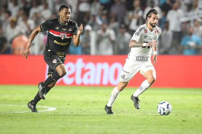San Paolo and Santos faced each other on Sunday.