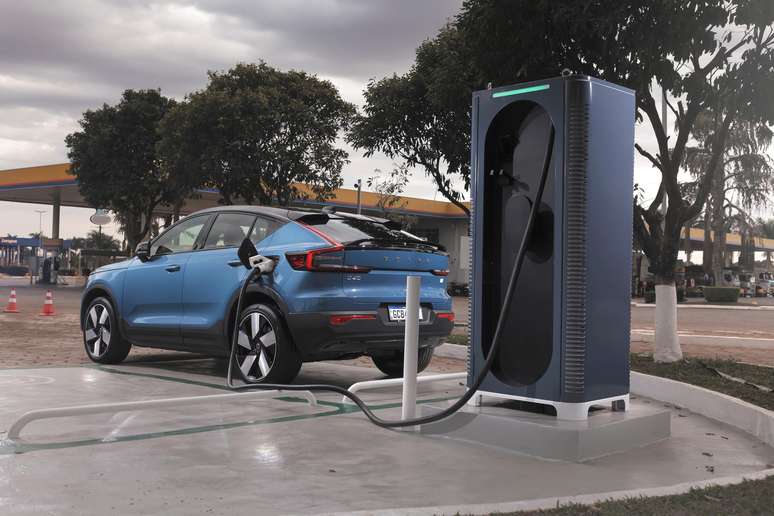 Eletroposto de carga rápida da Volvo Car Brasil em Avaré (SP)