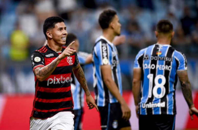 Felipe Teresa em a&ccedil;&atilde;o pelo Flamengo contra o Gr&ecirc;mio &ndash;