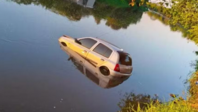 Homem tenta matar namorada afogada ao jogar carro no rio em Fátima do Sul (MS)