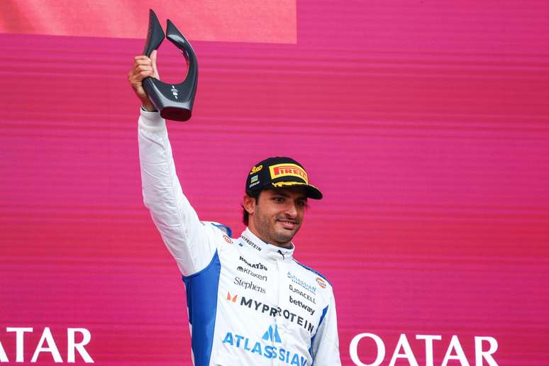 Carlos Sainz celebra 3º lugar no Azerbaijão 