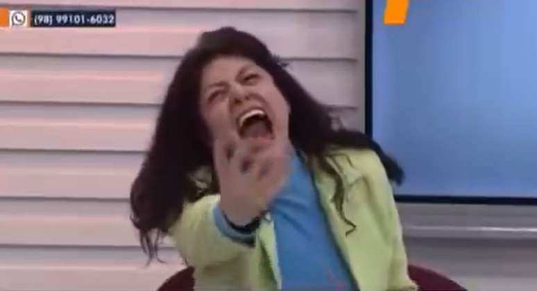 The actress surprises screaming a news during an interview; video