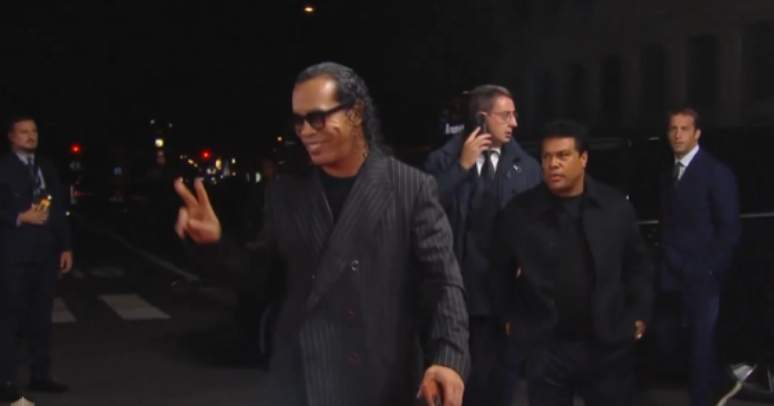 Ronaldinho Gaúcho está em Paris para a Bola de Ouro