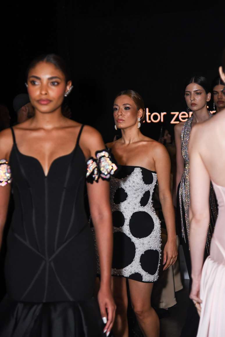 Desfile Vitor Zerbinato com Beatriz Reis