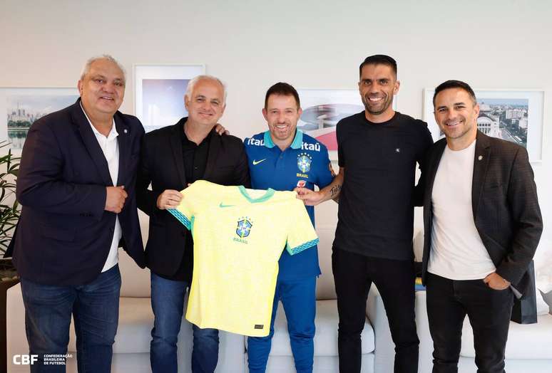 Seleção sub-20 recebe visitas em treino nesta terça –