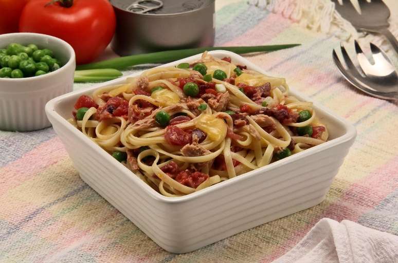 Macarrão ao molho de atum – Foto: Guia da Cozinha