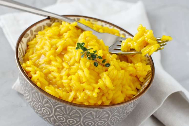 Risoto de cúrcuma cremoso 