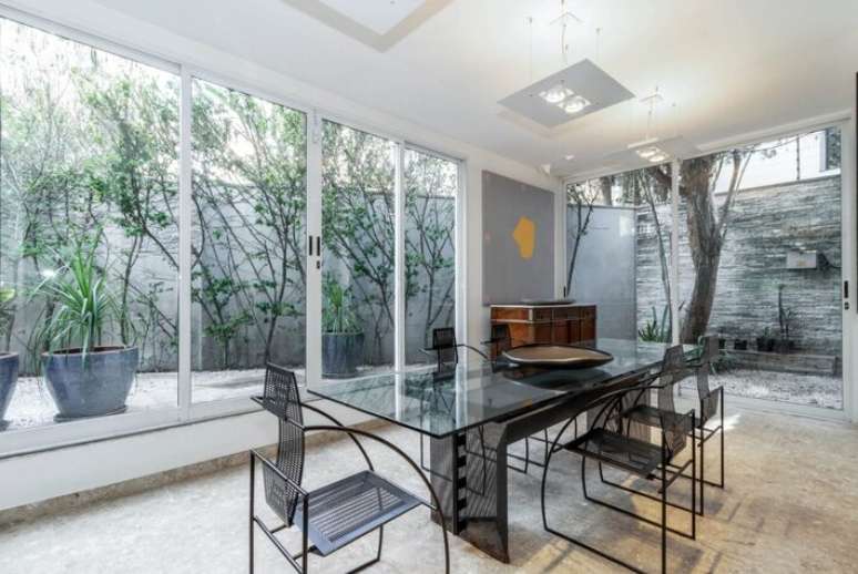 A sala de jantar da casa que pertenceu &agrave; cantora Gal Costa