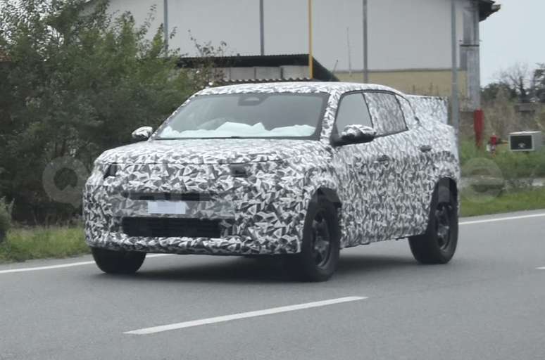 Nova geração do Fiat Fastback flagrada em testes na Itália